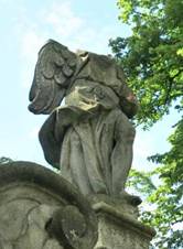 https://upload.wikimedia.org/wikipedia/commons/3/31/Socha_and%C4%9Bla_u_br%C3%A1ny_k_are%C3%A1lu_kostela_ve_Star%C3%BDch_K%C5%99e%C4%8Danech_%28Q104983709%29_01.jpg