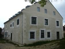 File:Tvrz Kobylk v Podol (Mohelnice),SV.jpg