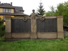 https://upload.wikimedia.org/wikipedia/commons/5/54/Hranice_%28Cheb_District%29_WW1_Memorial_2008-05-25.jpg