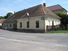 Tloskov, hospoda.jpg