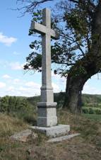 Wayside cross near Strovice, Keovice, Beneov District.JPG