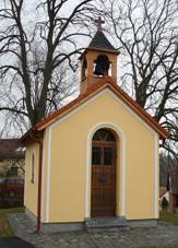 Chapel in Vechlapy, Beneov District.jpg