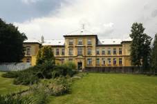 http://www.mesto-klimkovice.cz/clanky/foto_zajimavosti/hospodarska_skola.jpg