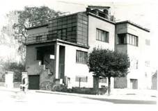 http://www.mesto-klimkovice.cz/clanky/foto_zajimavosti/moderni_vily.jpg