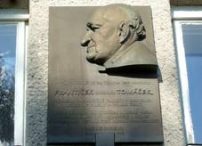 Soubor:Studnka Tomek Plaque.jpg