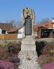 Buzice - pomnk padlm.JPG