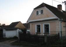 Vclavov (Buzice), dm s pedzahrdkou.jpg