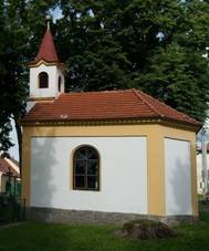 Vrbno - kaple sv. Anny od z�padu.jpg