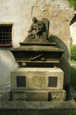 Hrob Leopolda Fischera (Boskovice).JPG