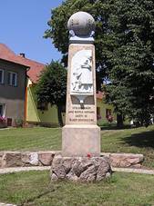 File:Bykovice naves.jpg