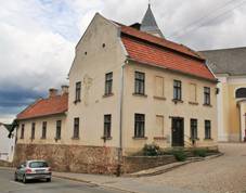 ern Hora, Kostel sv. Vavince - fara (6322).jpg