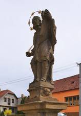 https://upload.wikimedia.org/wikipedia/commons/thumb/d/d2/Socha_svat%C3%A9ho_Jana_Nepomuck%C3%A9ho%2C_Jablo%C5%88any%2C_okres_Blansko.jpg/800px-Socha_svat%C3%A9ho_Jana_Nepomuck%C3%A9ho%2C_Jablo%C5%88any%2C_okres_Blansko.jpg