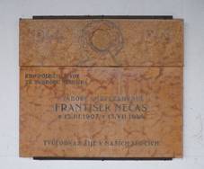 Rjec-Jesteb, plaketn deska na vlakov zastvce.JPG