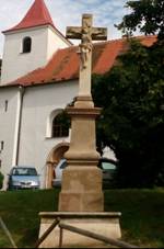 jezd u ern Hory, kek ped kostelem.jpg