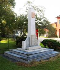 https://upload.wikimedia.org/wikipedia/commons/4/43/Pomn%C3%ADk_padl%C3%BDm_v_Chr%C3%A1stu_u_Ti%C5%A1ic_%28Q94444158%29_01.jpg