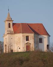 https://upload.wikimedia.org/wikipedia/commons/thumb/d/d0/Doln%C3%AD_Kounice_-_Pilgrimage_chapel_of_St._Anthony_with_the_way_of_the_Cross.jpg/1024px-Doln%C3%AD_Kounice_-_Pilgrimage_chapel_of_St._Anthony_with_the_way_of_the_Cross.jpg