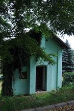 Doln�-Kounice-zelen�-kapli�ka2013.jpg