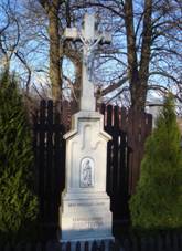 Domaov k pobl kostela.JPG