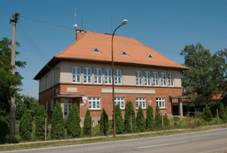 https://upload.wikimedia.org/wikipedia/commons/thumb/9/9d/Brno-Dvorska_-_Mate%C5%99sk%C3%A1_%C5%A1kola_%2802%29.jpg/1024px-Brno-Dvorska_-_Mate%C5%99sk%C3%A1_%C5%A1kola_%2802%29.jpg
