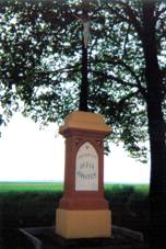 Wayside cross near Jirikovice in 1995.jpg