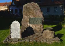 Lelekovice, pamtnk.JPG