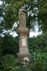 Podol� (Brno-venkov), socha Panny Marie Sedmibolestn� 1.JPG