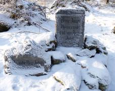 Vranov u Brna, pamtnk u obce.JPG