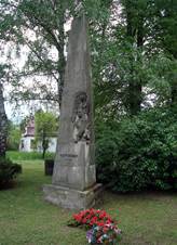 Zastvka pomnk padlm.JPG