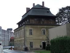 https://upload.wikimedia.org/wikipedia/commons/1/13/Po%C5%99%C3%AD%C4%8D%C3%AD%2C_ko%C5%BEelu%C5%BEna_Tyr%C5%A1ova_68.jpg