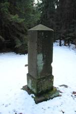 Machov, sttn hranice, hranin kmen 01.jpg