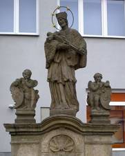 Police nad Metuj - socha.jpg