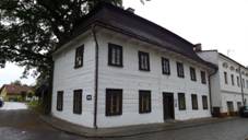 Police nad Metuj zkladn kola.JPG