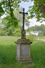 Wayside cross in Å onov (in front of No. 113, 4176).jpg