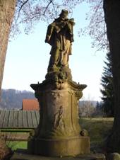 https://upload.wikimedia.org/wikipedia/commons/thumb/4/43/Statue_von_Johannes_von_Nepomuk.JPG/800px-Statue_von_Johannes_von_Nepomuk.JPG