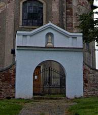 Viov, Kostel svat Anny 01.jpg