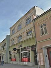 mstsk obytn dm s obchodnm parterem