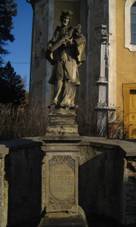 https://upload.wikimedia.org/wikipedia/commons/thumb/f/f0/Jakartovice_-_socha_sv._Jana_Nepomuck%C3%A9ho_%281%29.JPG/800px-Jakartovice_-_socha_sv._Jana_Nepomuck%C3%A9ho_%281%29.JPG