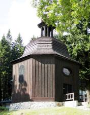 https://upload.wikimedia.org/wikipedia/commons/thumb/e/e5/Kaple_sv.Huberta.jpg/1280px-Kaple_sv.Huberta.jpg