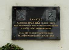 https://upload.wikimedia.org/wikipedia/commons/thumb/f/f0/Velk%C3%A9_Heraltice%2C_S%C3%A1dek%2C_plaque_of_Jan_Kubi%C5%A1.jpg/1280px-Velk%C3%A9_Heraltice%2C_S%C3%A1dek%2C_plaque_of_Jan_Kubi%C5%A1.jpg