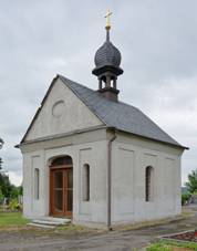 https://upload.wikimedia.org/wikipedia/commons/thumb/b/bf/Chapel_of_Our_Lady_of_Sorrows_%28Velk%C3%A9_Heraltice%29_7193.jpg/800px-Chapel_of_Our_Lady_of_Sorrows_%28Velk%C3%A9_Heraltice%29_7193.jpg