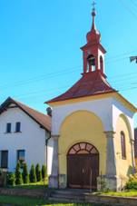 https://upload.wikimedia.org/wikipedia/commons/thumb/9/9f/Fr%C3%BDdnava_kaple.jpg/800px-Fr%C3%BDdnava_kaple.jpg