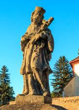 Sochy u kostela svatho Jana Ktitele (Kluky) 03.jpg