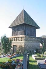 Licomice - Kostel svat Kateiny zvonice.JPG