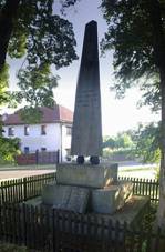 Mor pamatnik obetem valky.jpg