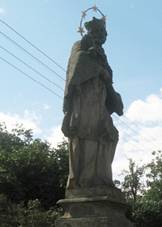 Ronov, sochy svatho Prokopa a svatho Jana Nepomuckho.jpg