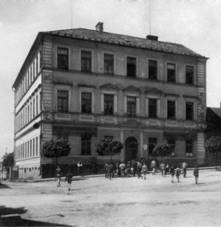 Ronov nad Doubravou kola dve.jpg