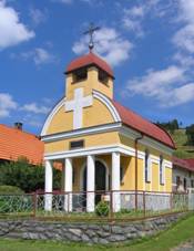 https://upload.wikimedia.org/wikipedia/commons/thumb/e/ee/%C5%BDlebsk%C3%A9_Chvalovice%2C_chapel.jpg/800px-%C5%BDlebsk%C3%A9_Chvalovice%2C_chapel.jpg