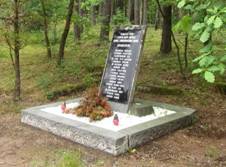 Pomnk padlm u Sosnov v lese (Q80438826) 01.jpg