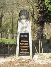 Nhlov, pomnk padlm.jpg