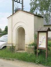 Kaplika na rozcest naproti domu 62 v Skalici u esk Lpy (Q80437444).jpg